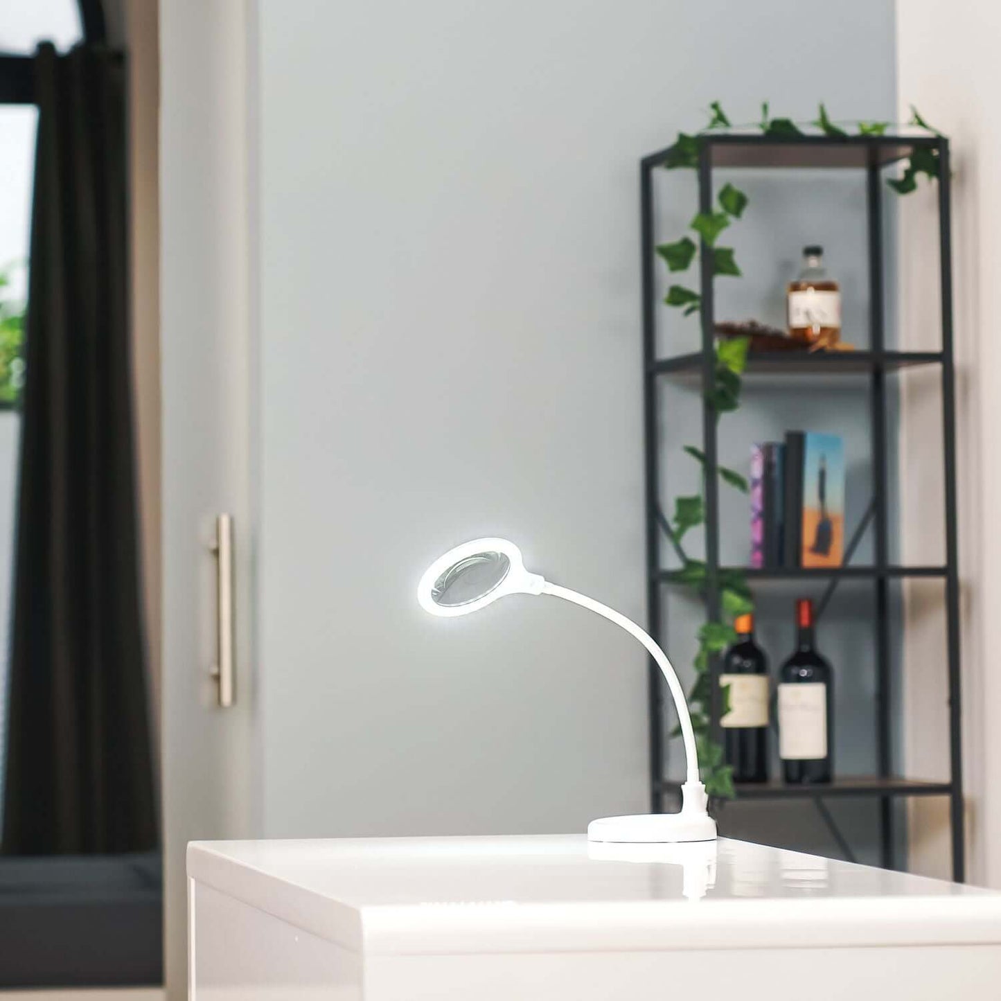 Lumeno 680X LED Klemmleuchte mit 30 SMD-LEDs, 6 Watt und 550 Lumen