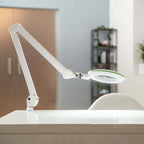 Lumeno Lambda M Lupenleuchte mit Tischklemme, seitliche Ansicht